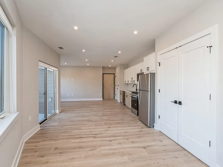 201-205 Randolph Ave #105 — Photo 13