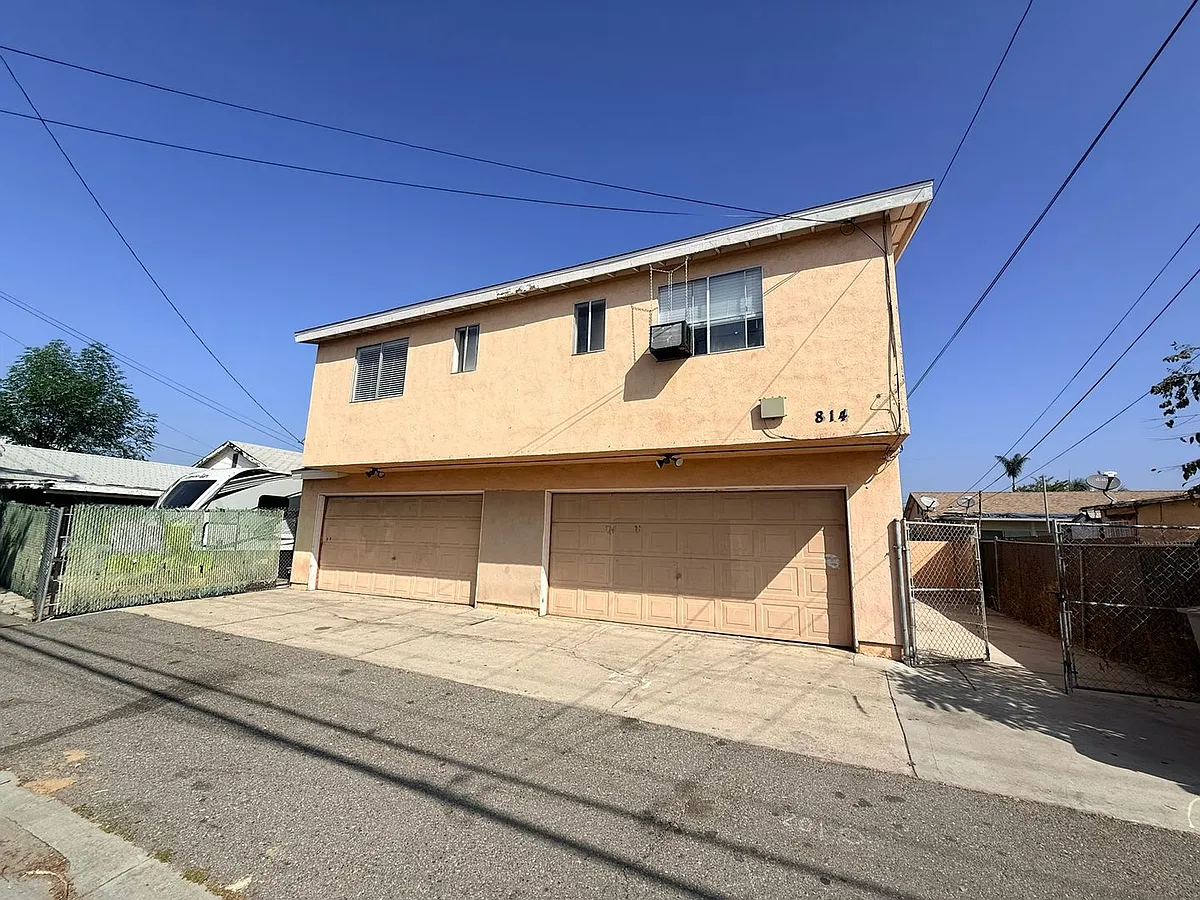 Building Photo - 814 E Erna Ave