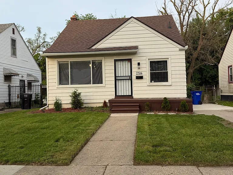 7794 Vaughan St — Photo 1