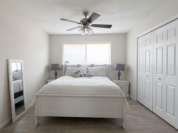 3rd image of 15927 Bernina Ln
