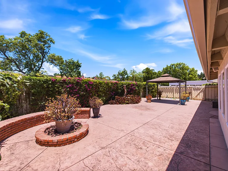 1090 Elfstone Ct — Photo 27