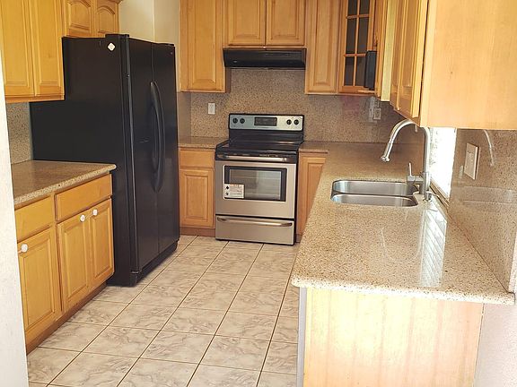 3rd image of 1370 McQuesten Dr
