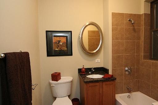 3rd image of 1524 W Belle Plaine Ave #1