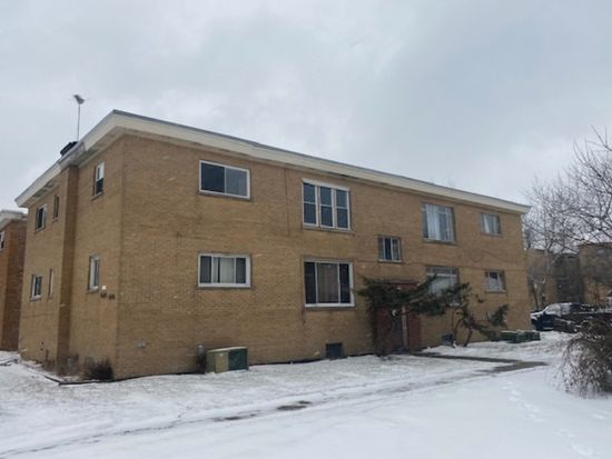 746 Walnut St #2E, Waukegan, IL 60085