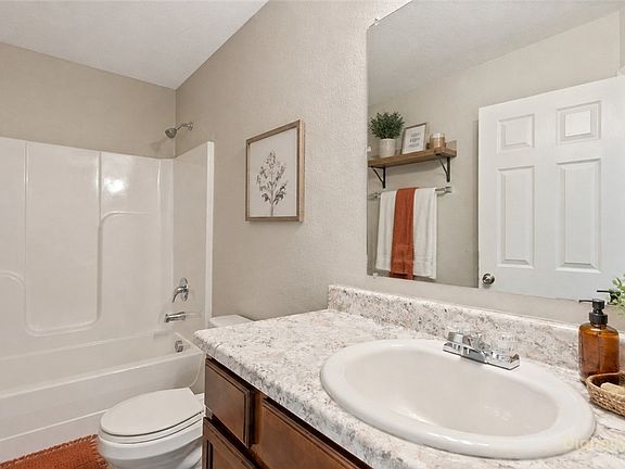 5th image of 1209 Willow Oak St