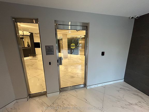 4th image of 7460 W Bathurst St #201