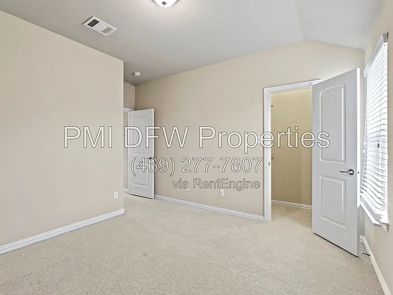 1624 Medina Ln — Photo 25