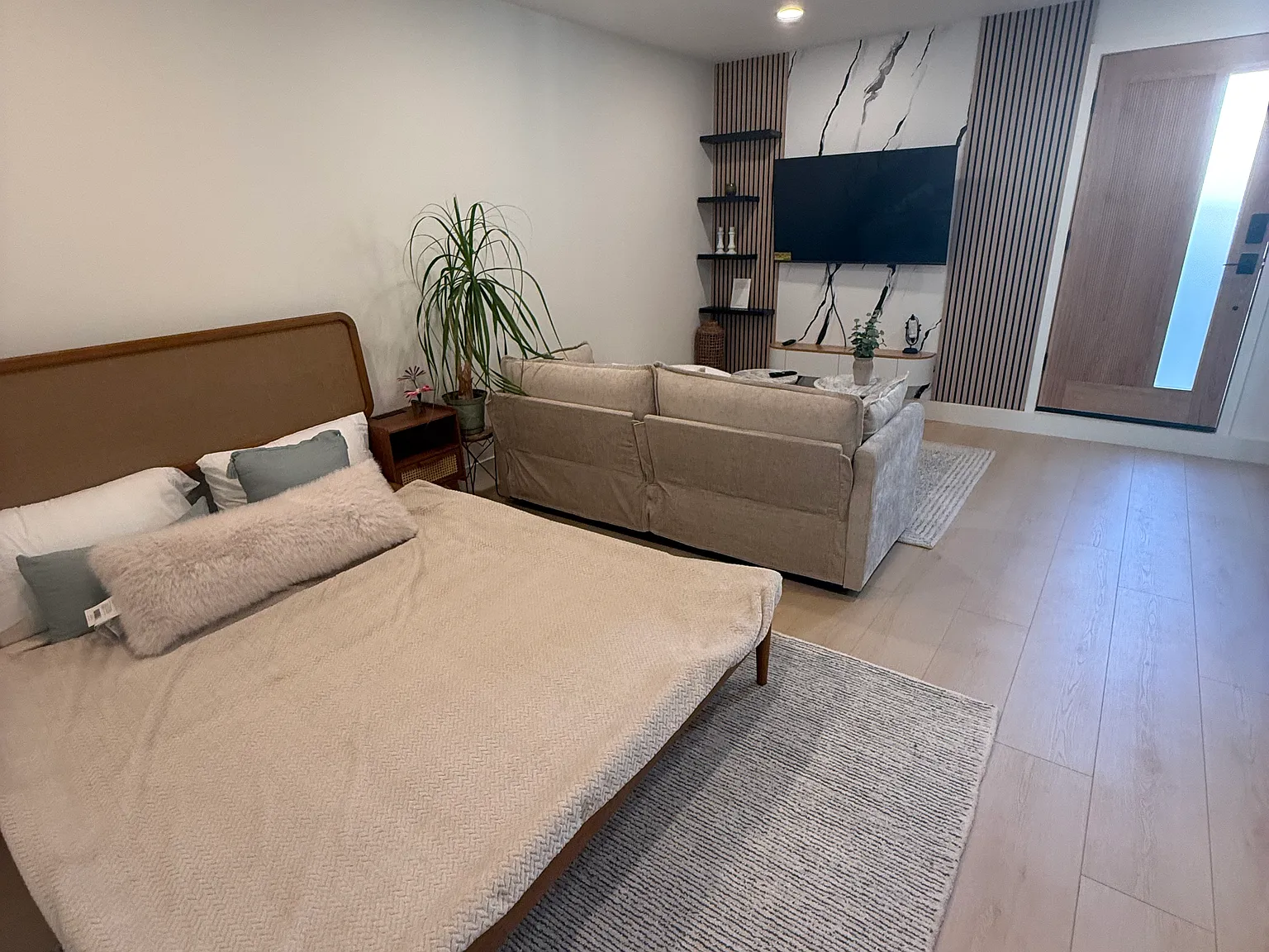 Studio, 400 sqft, $1,750 — Photo 3