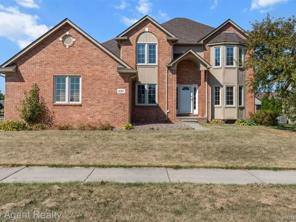 20347 Balmoral Dr, Macomb, MI 48044