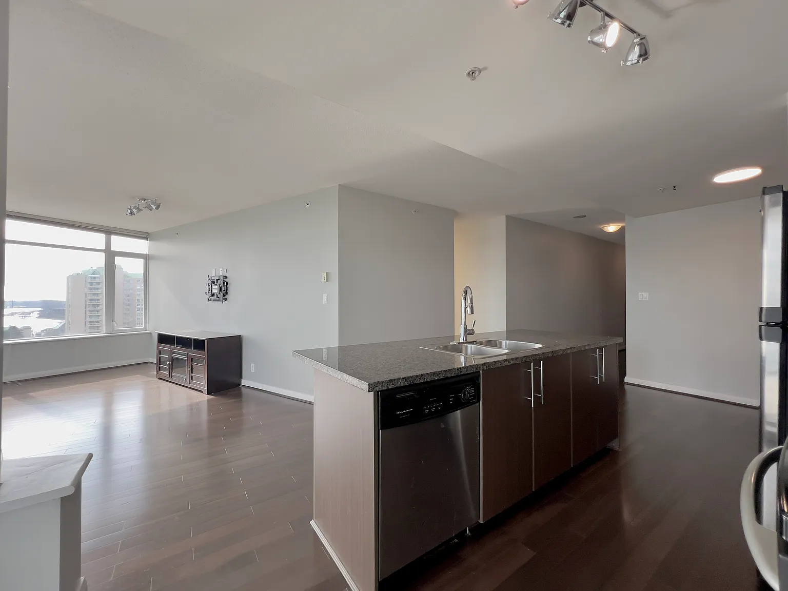898 Carnarvon St #15XX photo 1