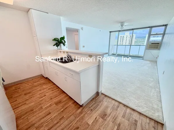 3009 Ala Makahala Pl APT 1815, Honolulu, HI 96818