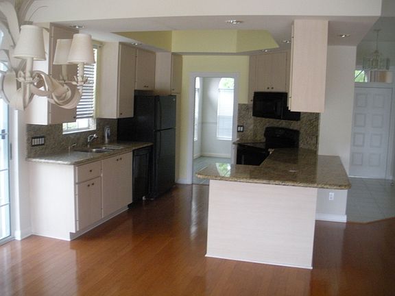 5th image of 8113 SE Palm Hammock Ln