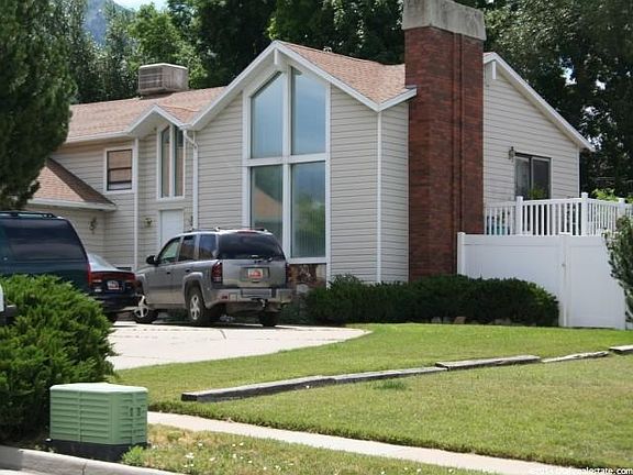 3rd image of 1362 E Woodhill Cir