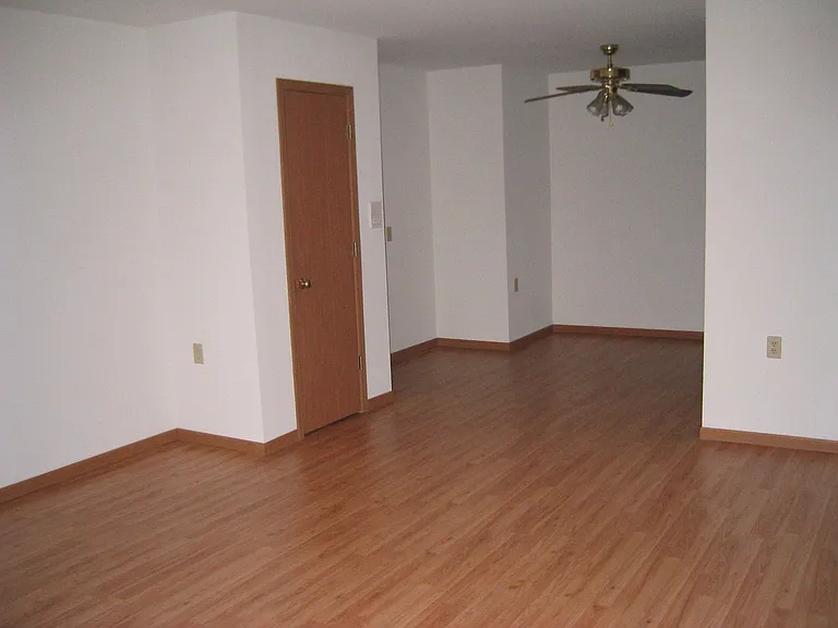Windsor Pond Apartments — Photo 98