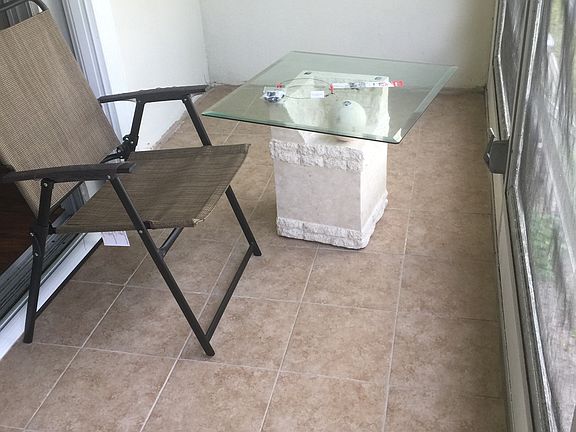 5th image of 172 Upminster Cir