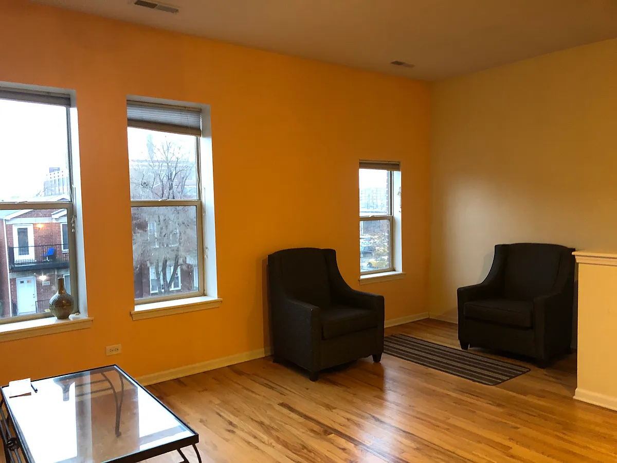 Building Photo - 2528 W Flournoy St #3