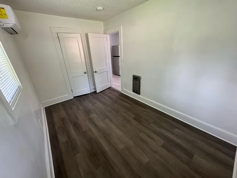 141 Massey St — Photo 9