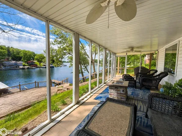 3011 E Lakeshore Dr, Brooklyn, IA 52211