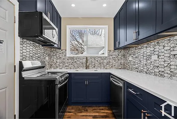 511 W 104th St — Photo 18