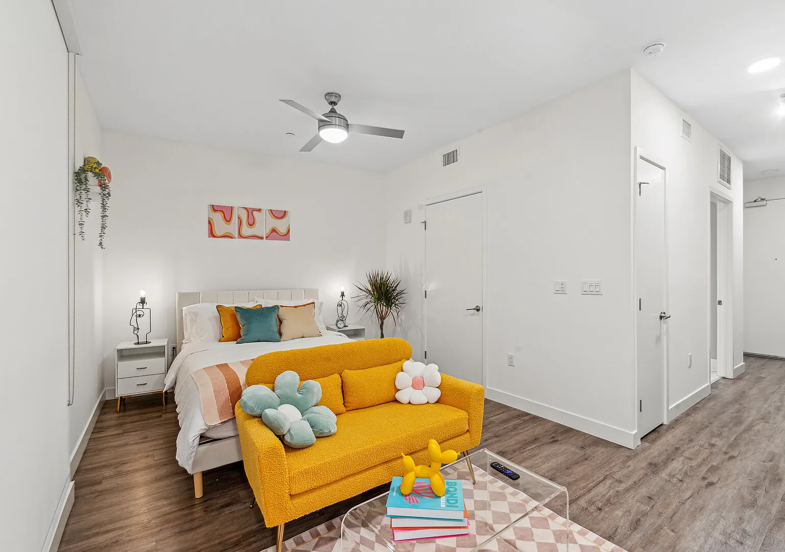 Prime Santa Monica Studio | Pool, Free Parking — Photo 2