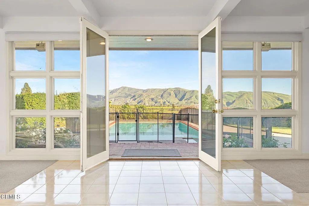 3 bed, 4.5 bath, 4522 sqft, $7,500 — Photo 2