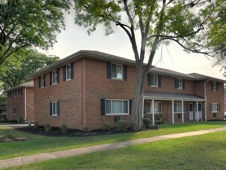 Euclid Apartments — Photo 28