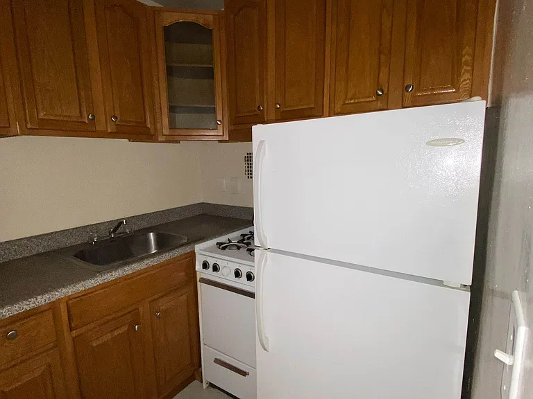 222 E 8th St #5W — Photo 7