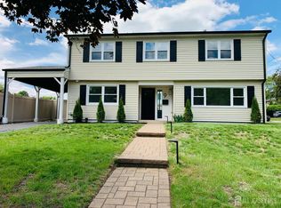 9 Huxley Dr, Old Bridge, NJ 08857