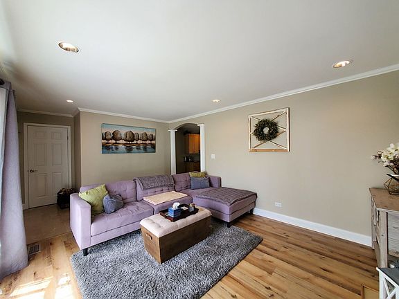5th image of 756 Newport St W