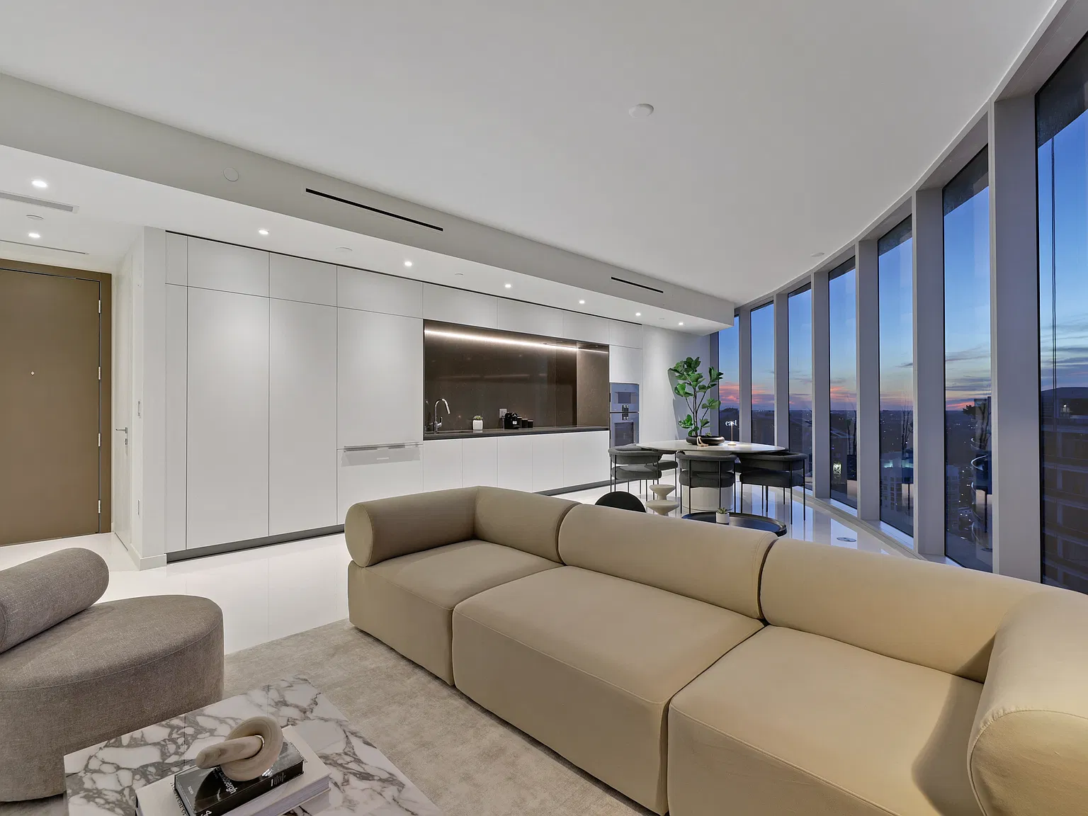 1 bed, 1.5 bath, 976 sqft, $6,995 — Photo 2