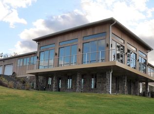 2 Moores Rd, Elverson, PA 19520