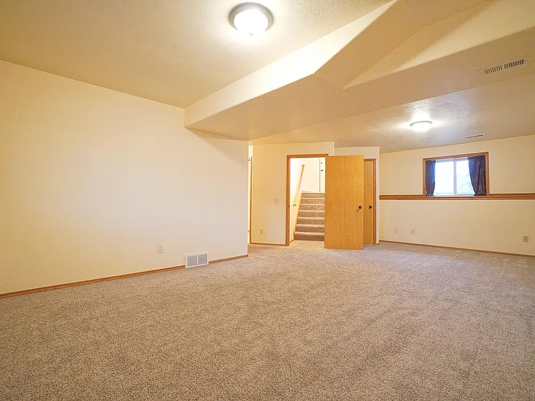 5201 S Baneberry Ave — Photo 17