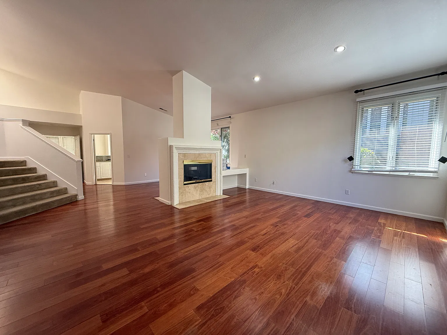 4 bed, 3021 sqft, $5,450 — Photo 2