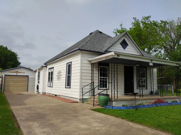 906 W 6th St, Coffeyville, KS 67337
