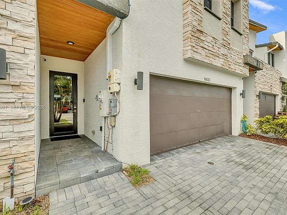 3rd image of 10533 NW 78th Ter