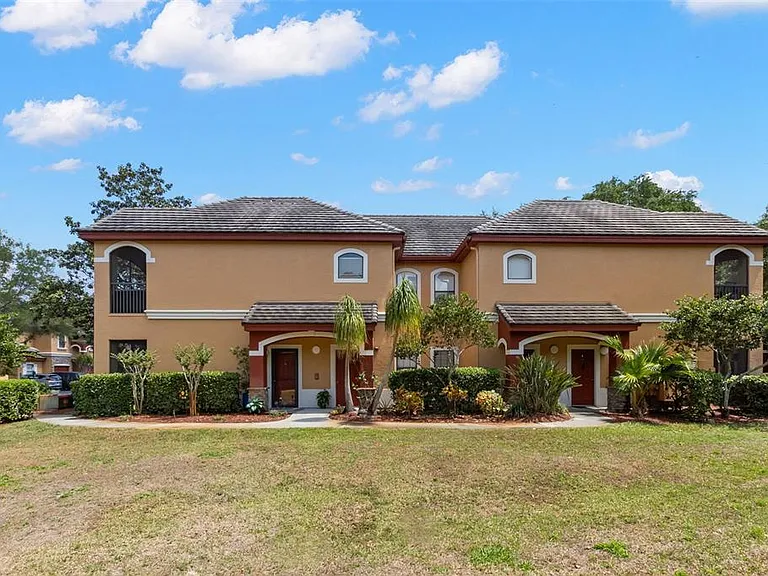 2200 Tuscany Trce #15 — Photo 1