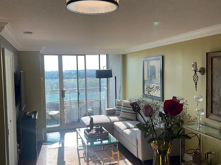 330 Red Maple Rd W #901 — Photo 13