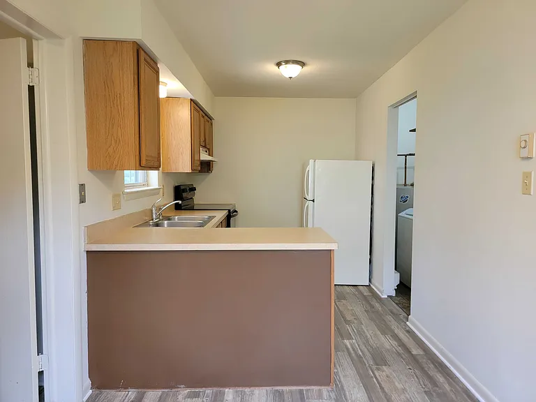 1008 Williamsburg Rd — Photo 10