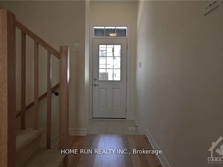 286 Turnbuckle Cres — Photo 2