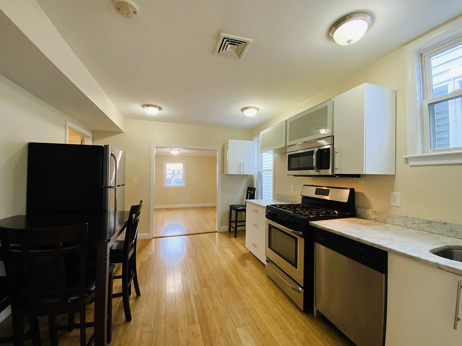 3 bed, $2,600 — Photo 2