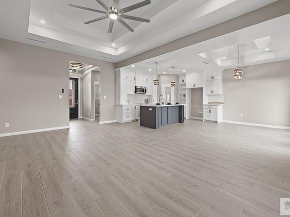 3rd image of 152 Broadway Dr