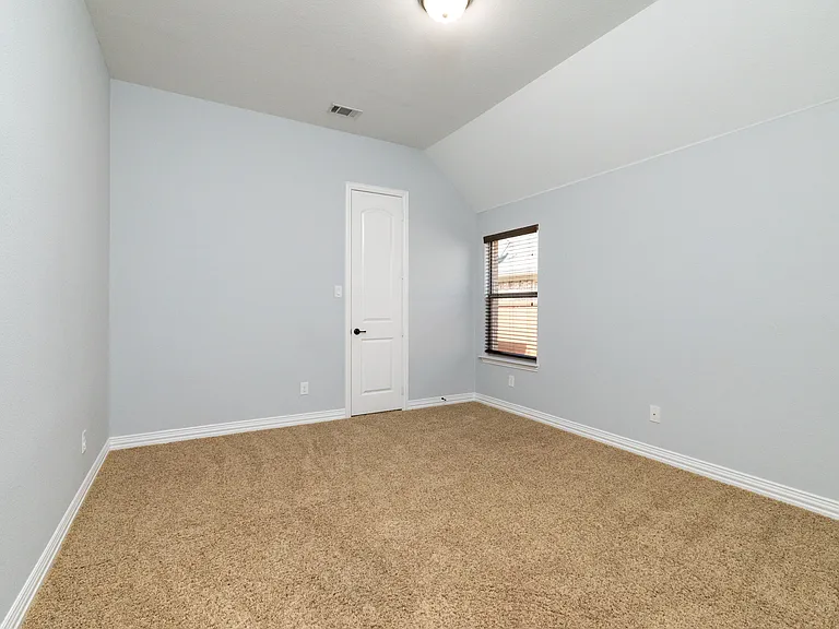 305 Dorset Ct — Photo 37
