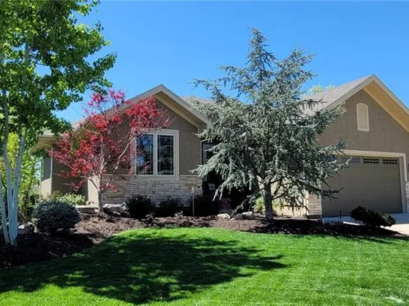 12109 W 164th St, Overland Park, KS 66221