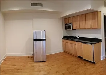 Rented by La Seven Inc.