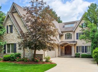 251 Coe Rd, Clarendon Hills, IL 60514