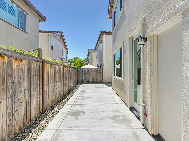 3241 Havisham Way — Photo 37