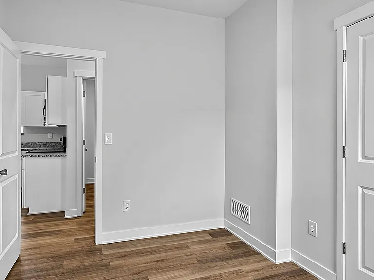 3953 Unit B (Upper level)