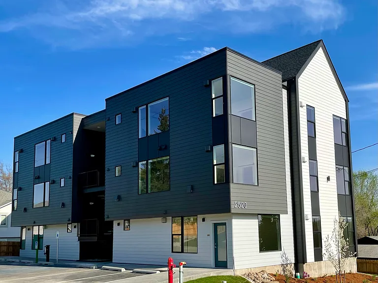 2520 N Regal St #201 — Photo 14