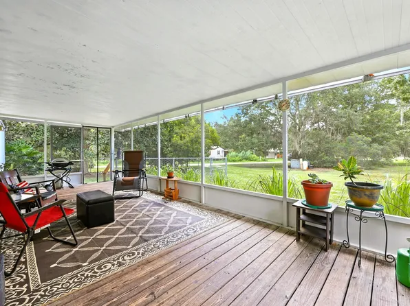 210 Hess Rd, Crescent City, FL 32112