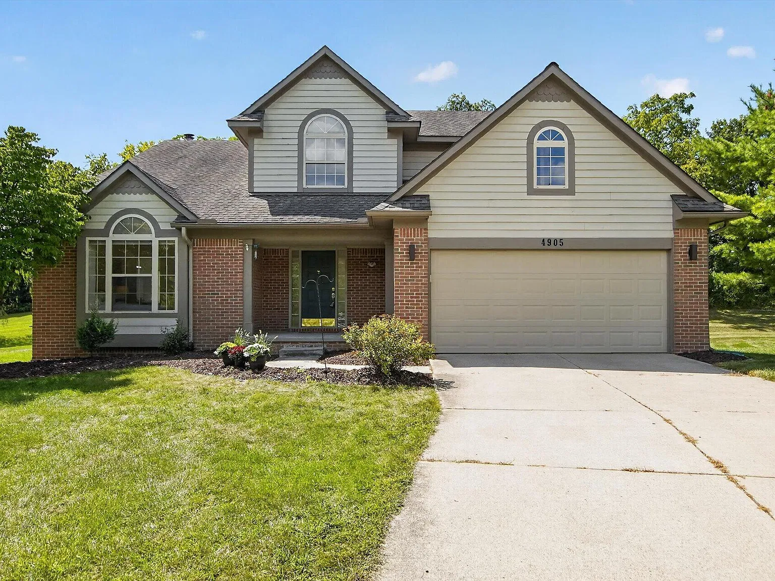 3 bed, 2.5 bath, 2265 sqft, $3,700 — Photo 1
